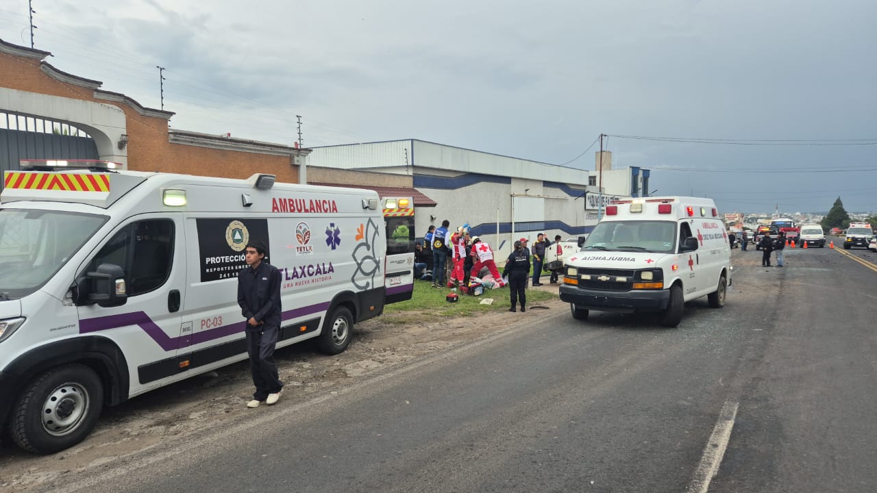 Encontronazo vial deja ocho heridos y caos en la carretera Apizaco-Tlaxco