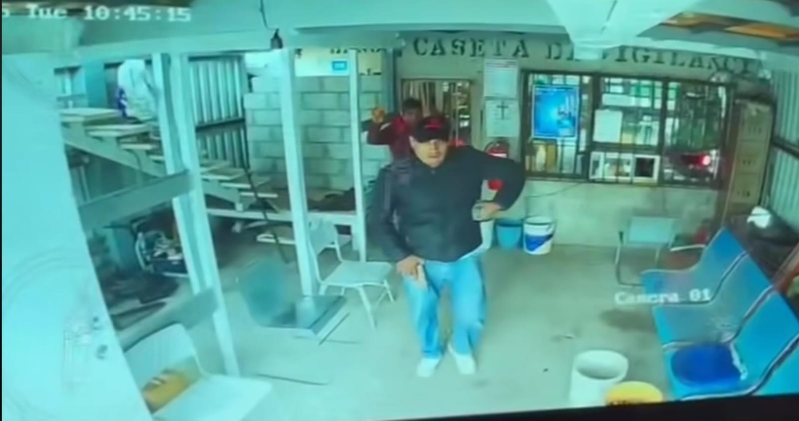 Sujetos armados asaltan negocio en Yauhquemehcan y escapan en auto rojo; víctimas denuncian vínculos con robos mayores