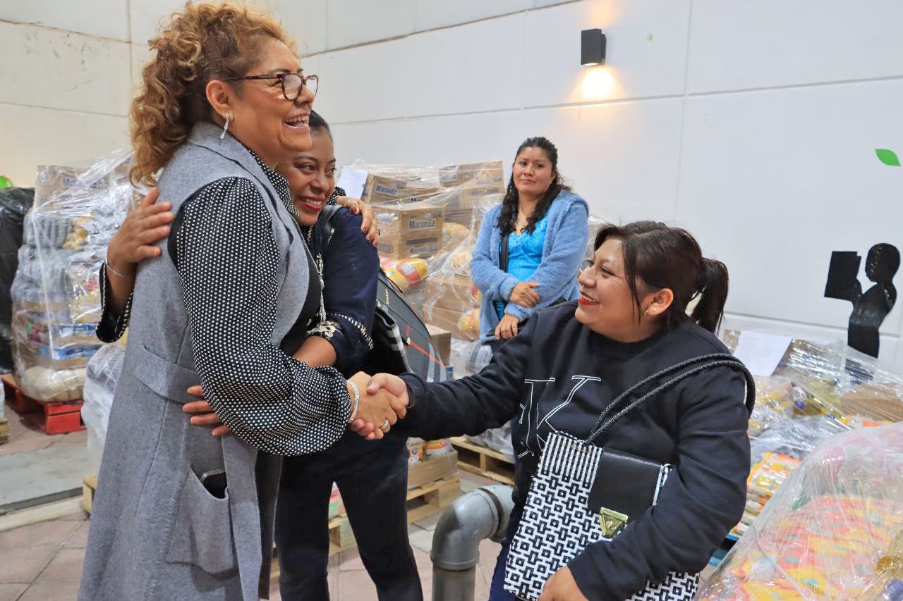 Comunicado oficial Omar Muñoz y Tere Alfaro entregan insumos alimentarios a escuelas