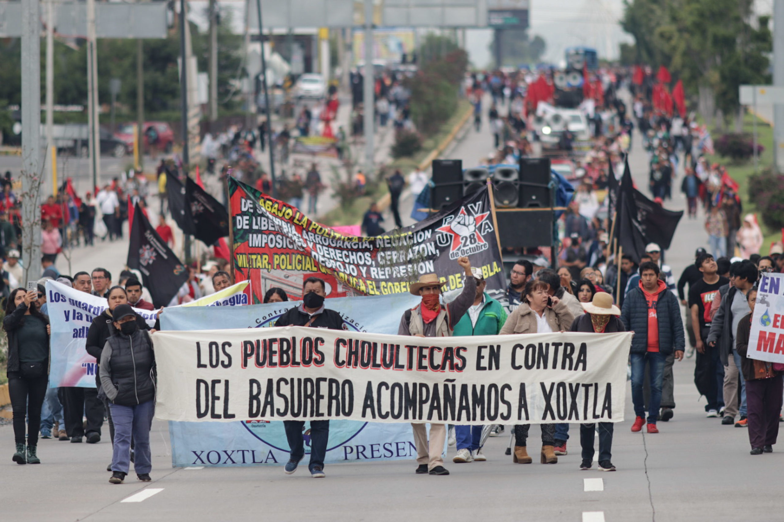 Foto: Cortesía Marcha en defensa del agua paraliza Vía Atlixcáyotl; participan comunidades de Xoxtla y la 28 de Octubre