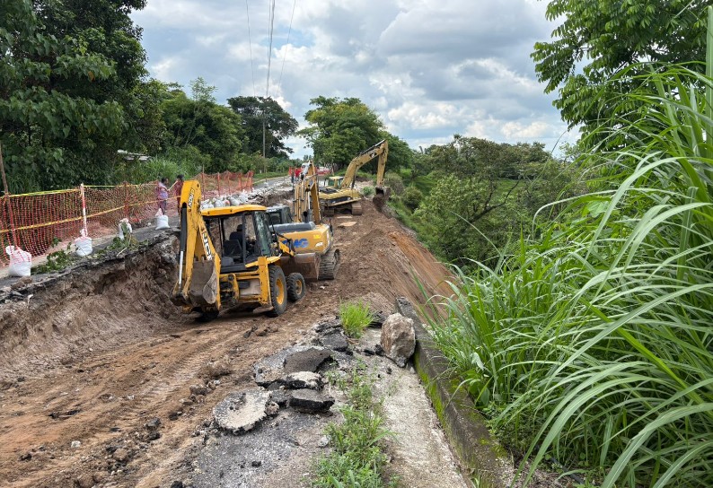 Foto: Cortesía Reparan tramo carretero Hueytamalco–San José Acateno tras intensas lluvias
