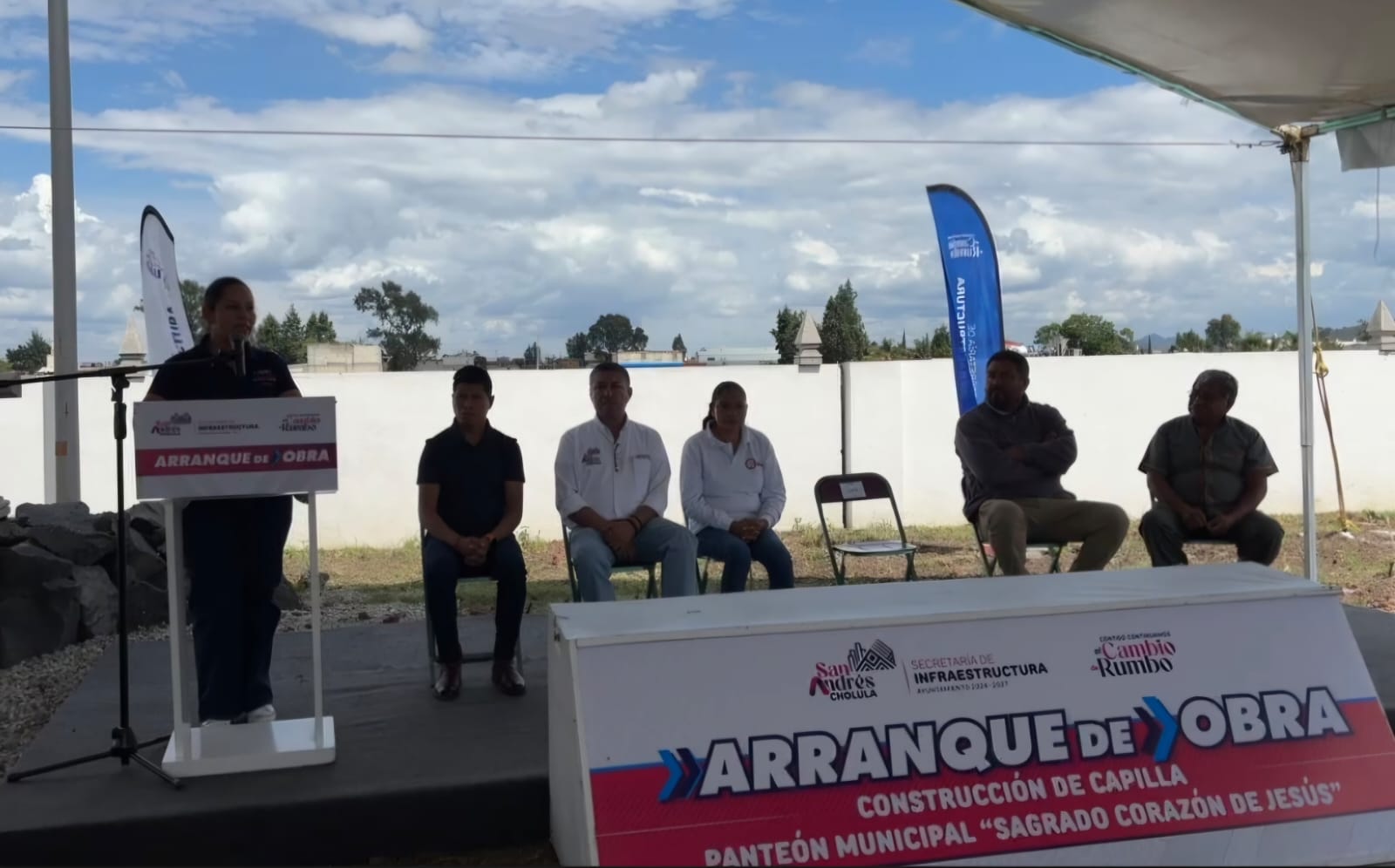 Por: Cortesía Lula Pineda Inicia construcción de capilla en el panteón de Santa María Tonantzintla