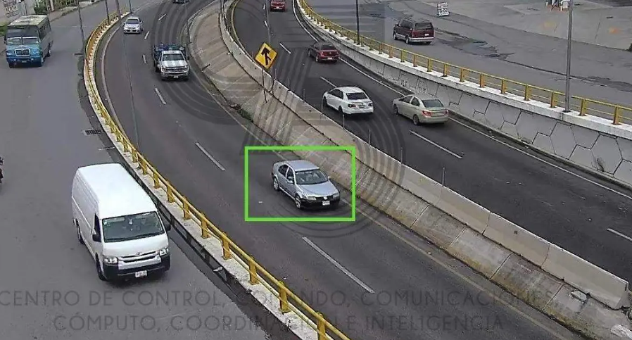 Falsa venta de auto termina en asalto y persecución en Tlaxcala