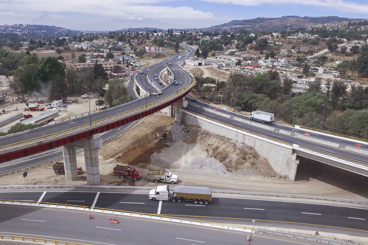 Auto vuelca tras choque por alcance en carretera San Martín–El Molinito
