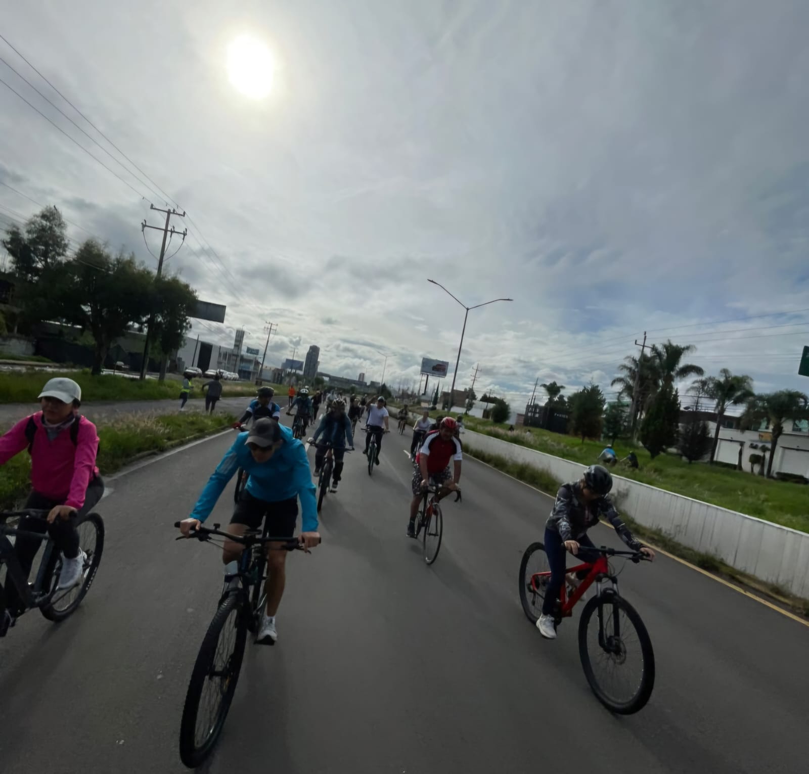 Por: Cortesía Lula Pineda Cuautlancingo participa en la Vía Recreativa en el marco del Día del Padre