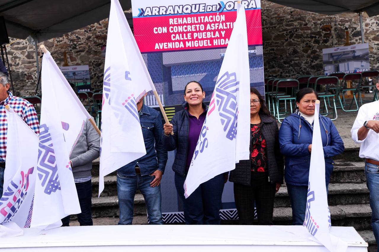 Comunicado oficial Inicia Lupita Cuautle obra de rehabilitación vial en San Francisco Acatepec