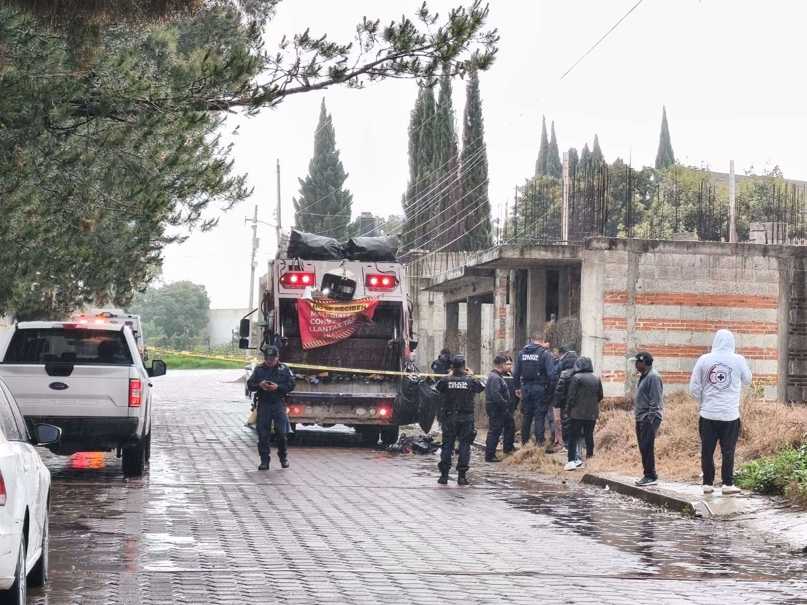 Investigan muerte de joven en Teolocholco tras caer de camión recolector
