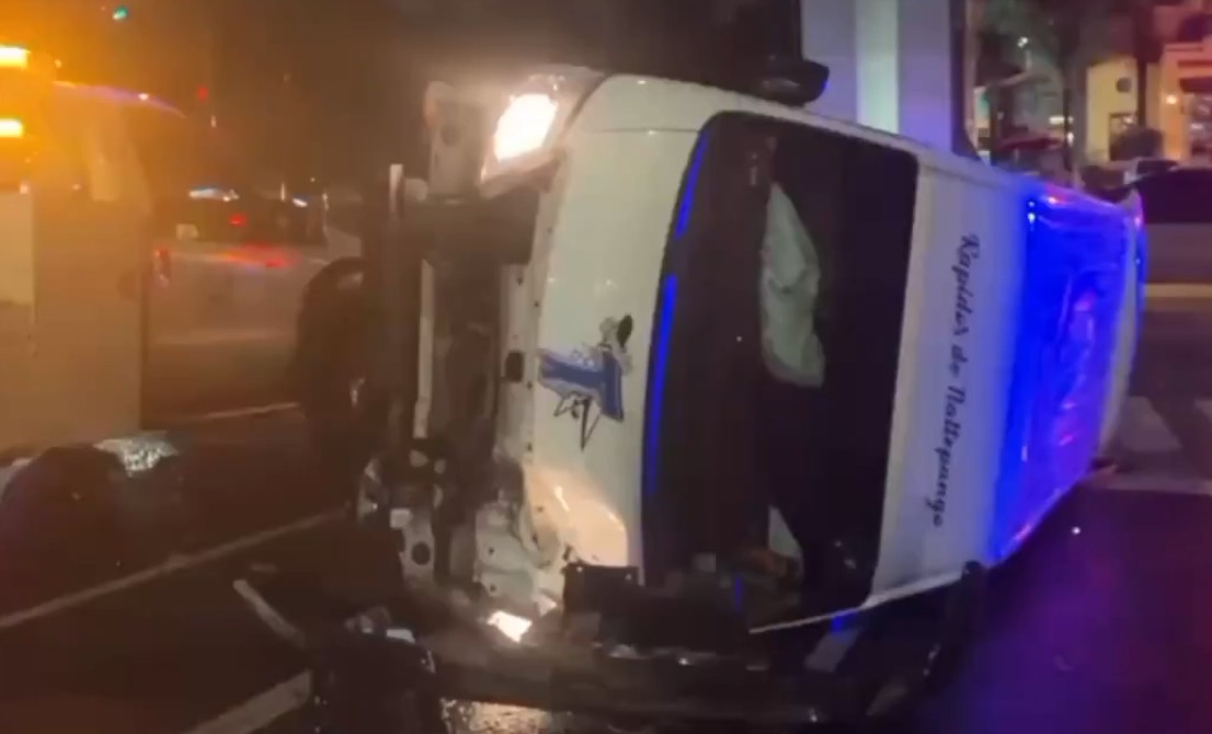 Foto: Cortesía Once heridos tras volcadura de unidad de transporte en Puebla