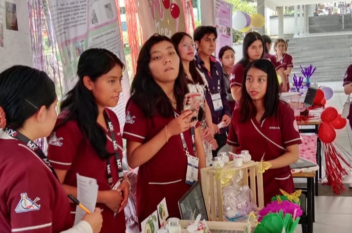 UATx destaca en Feria de Emprendimiento 2025 con 11 ideas en salud