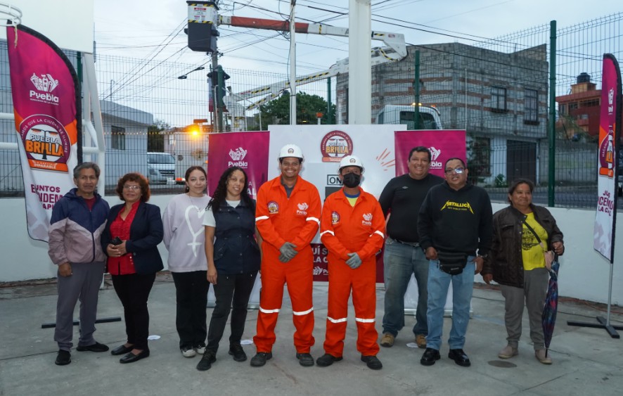 Foto: Cortesía Modernización de luminarias transforma colonia Tres Cruces