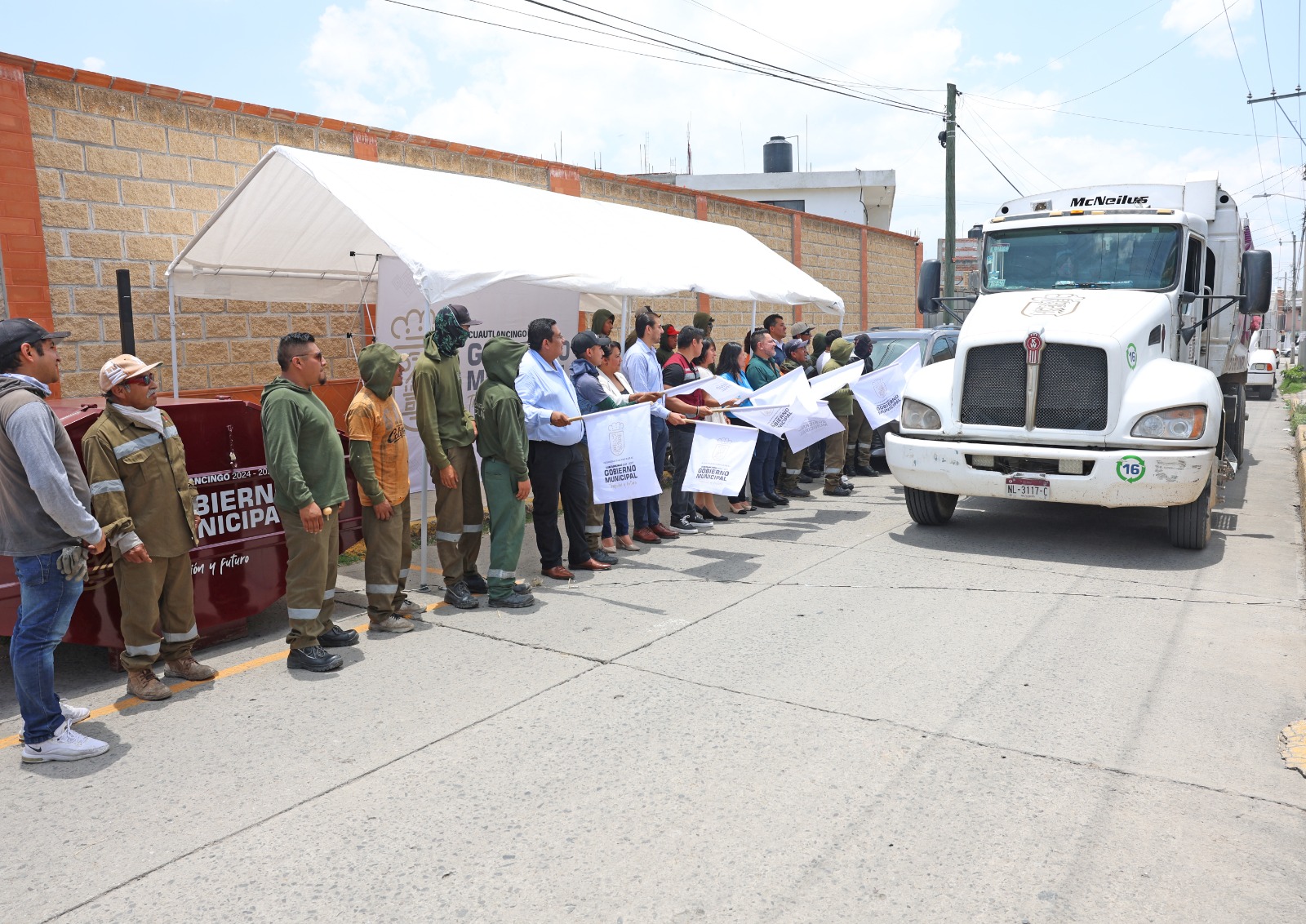Comunicado oficial Arranca Omar Muñoz programa piloto de instalación de contenedores de basura en Cuautlancingo