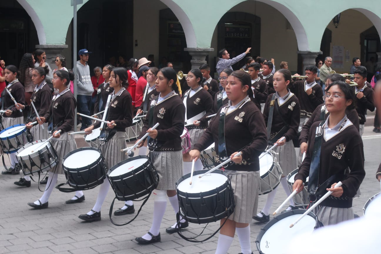 Desfile de Secundarias Técnicas llena de orgullo y talento a Tlaxcala