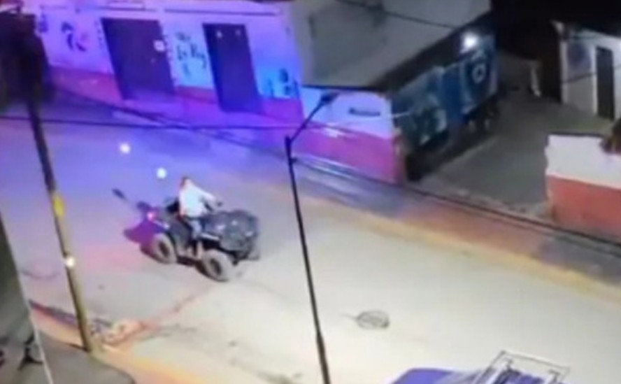 Foto: Cortesía Ataque sorpresivo: mujer apuñala a policía y huye en cuatrimoto oficial