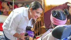 Foto: Cortesía Fernanda Espinosa atiende a mujeres tlaxcaltecas con apoyo directo y solidario.