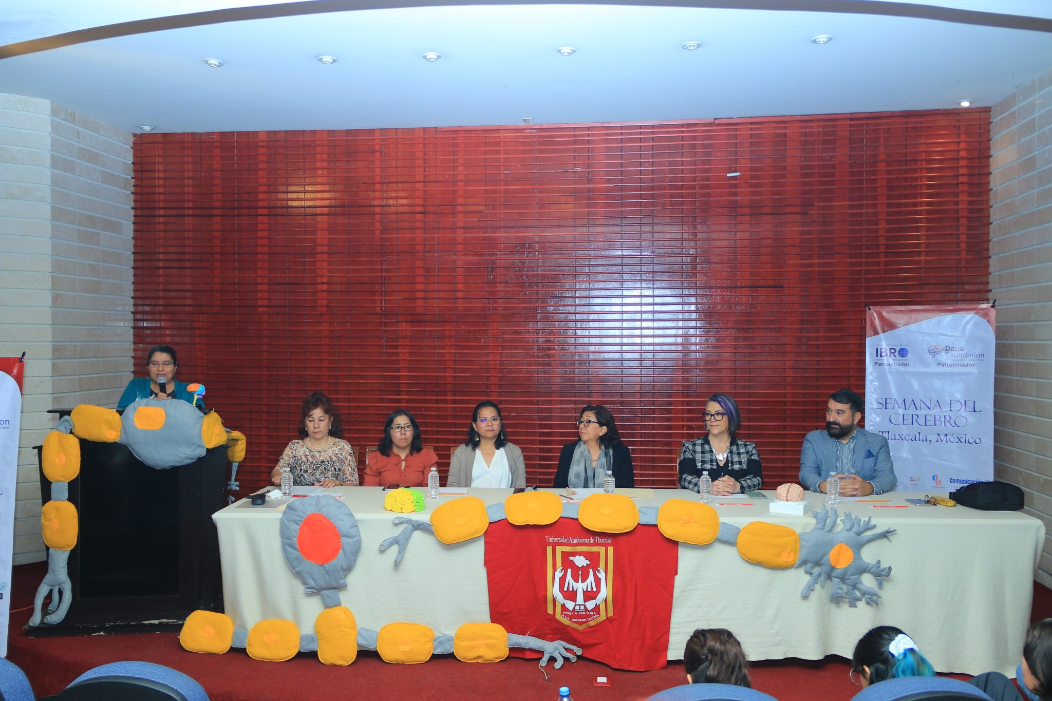 La UATx recibe reconocimiento internacional por su impulso a las neurociencias