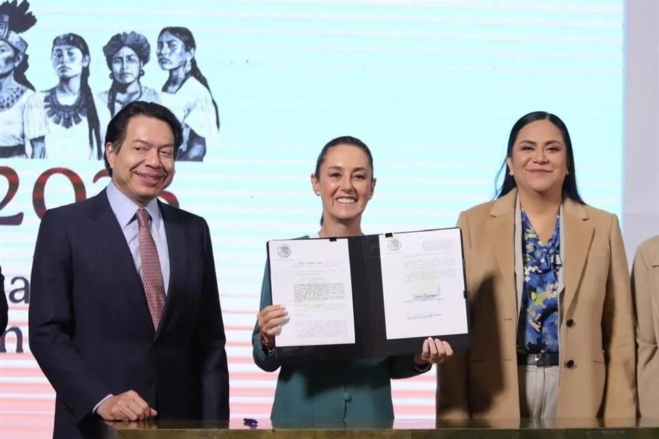 Foto: Cortesía Sheinbaum firma reforma para proteger maíces nativos en México