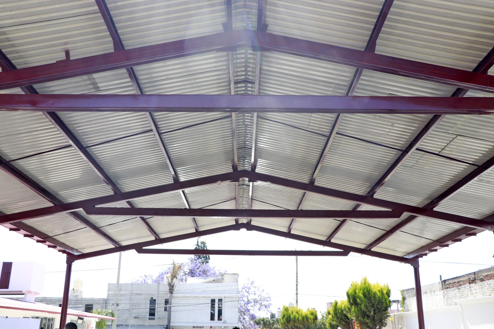 Comunicado oficial Entregan Omar Muñoz y Tere Alfaro obras de mantenimiento en escuela