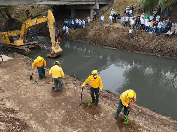 Foto: Cortesía Denuncian simulación en limpieza de Cuenca Atoyac, poniendo en riesgo la salud