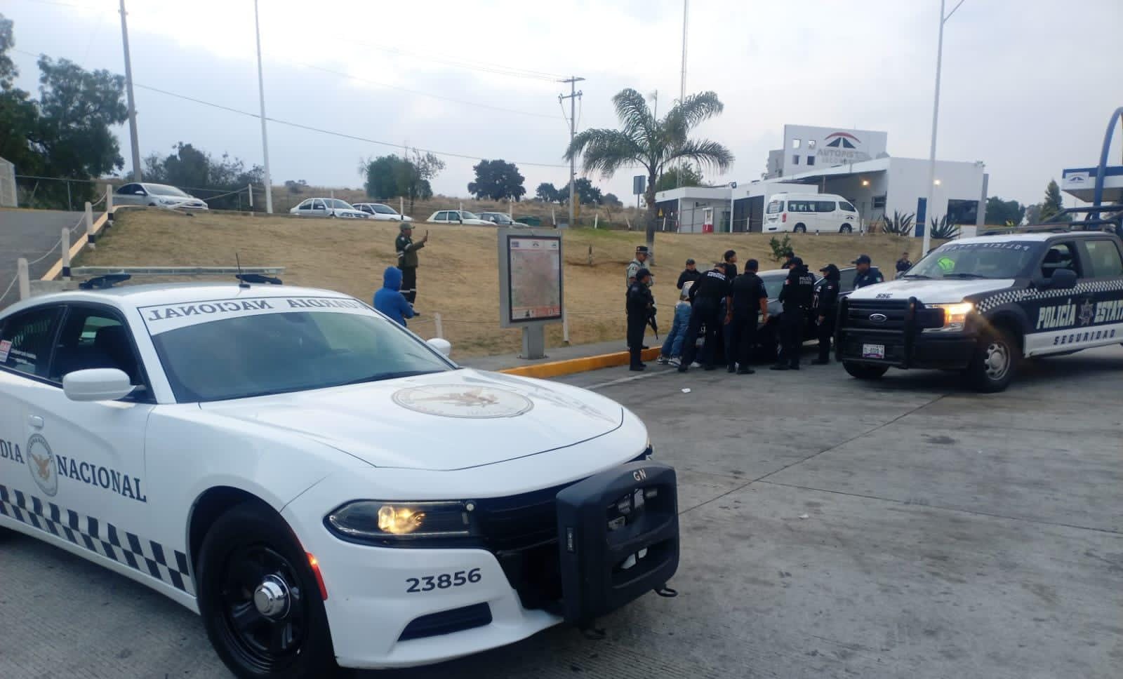 Detienen a tres presuntos ladrones tras asalto violento a tienda OXXO en Sanctórum