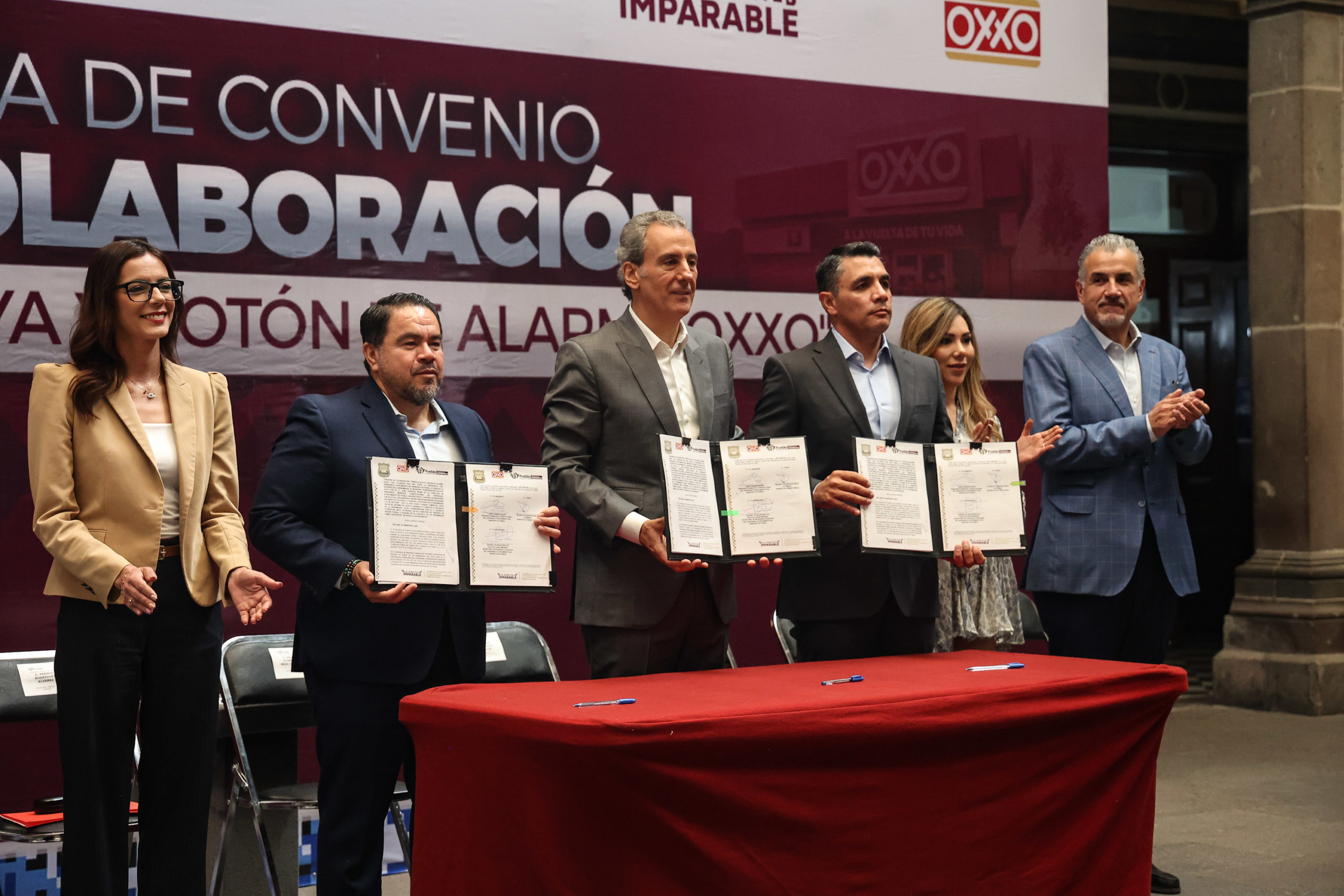 Municipio de Puebla y Oxxo firman convenio para fortalecer la seguridad con torres de vigilancia y botones de alarma