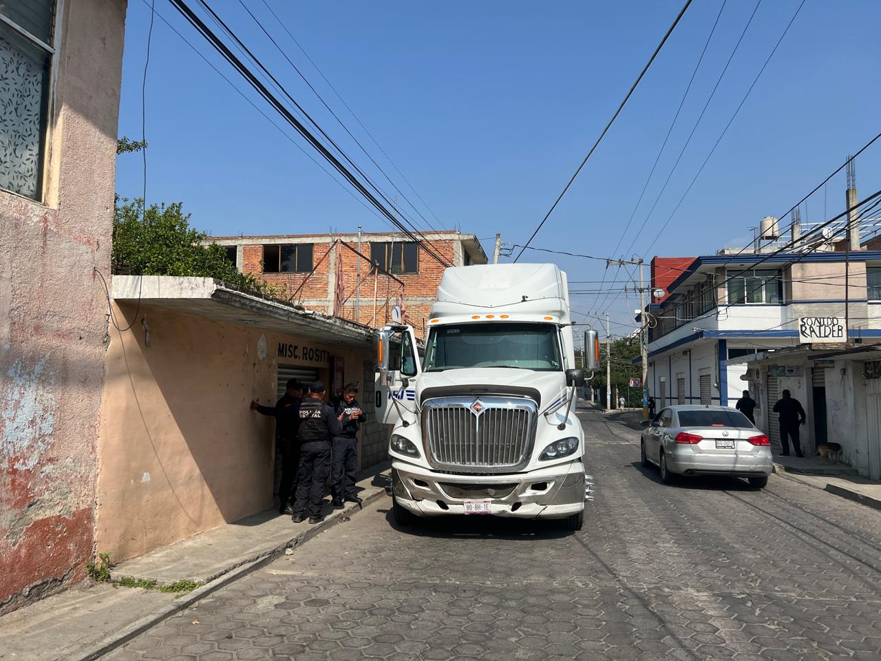 Víctimas de robo de tráiler en Puebla son abandonadas en Zacatelco, Tlaxcala