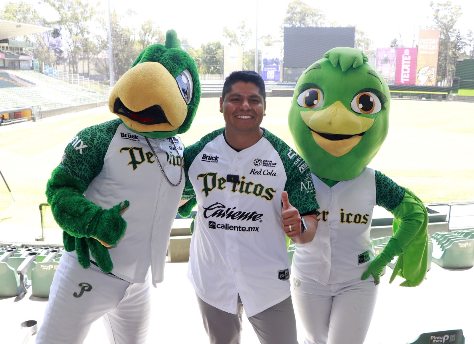 Comunicado oficial Firma Omar Muñoz convenio de colaboración con el equipo de béisbol “Pericos”