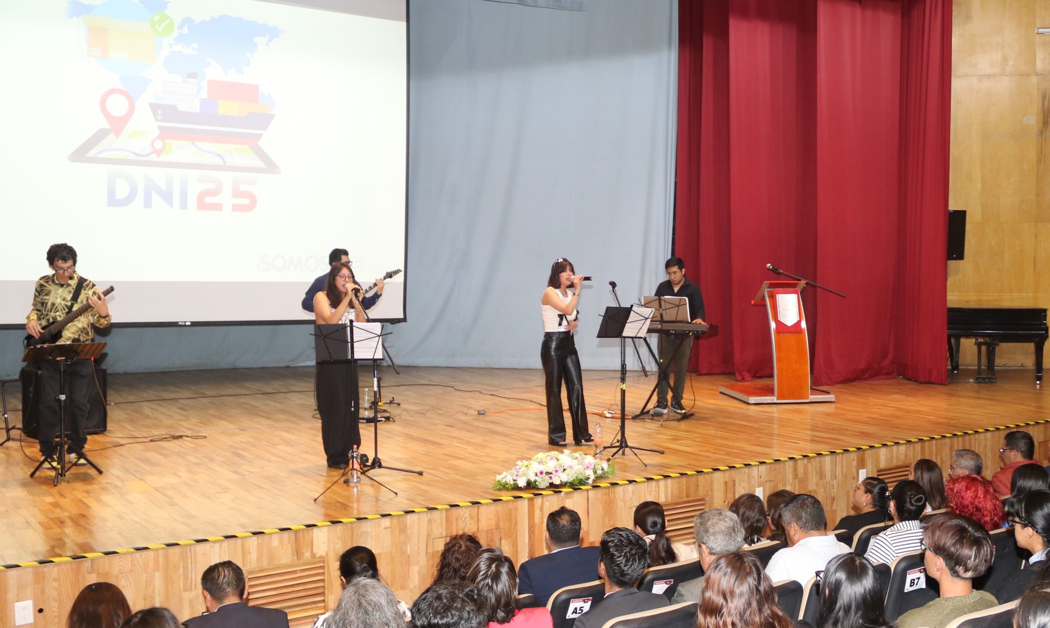 Descubre cómo la UATx fortalece la Licenciatura en Negocios Internacionales con acreditaciones y actividades destacadas.