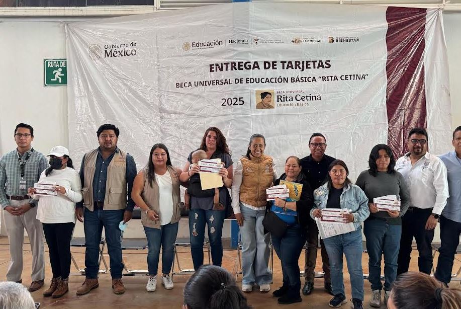 Foto: Cortesía Atlixco entrega 1,250 becas para fortalecer la educación juvenil