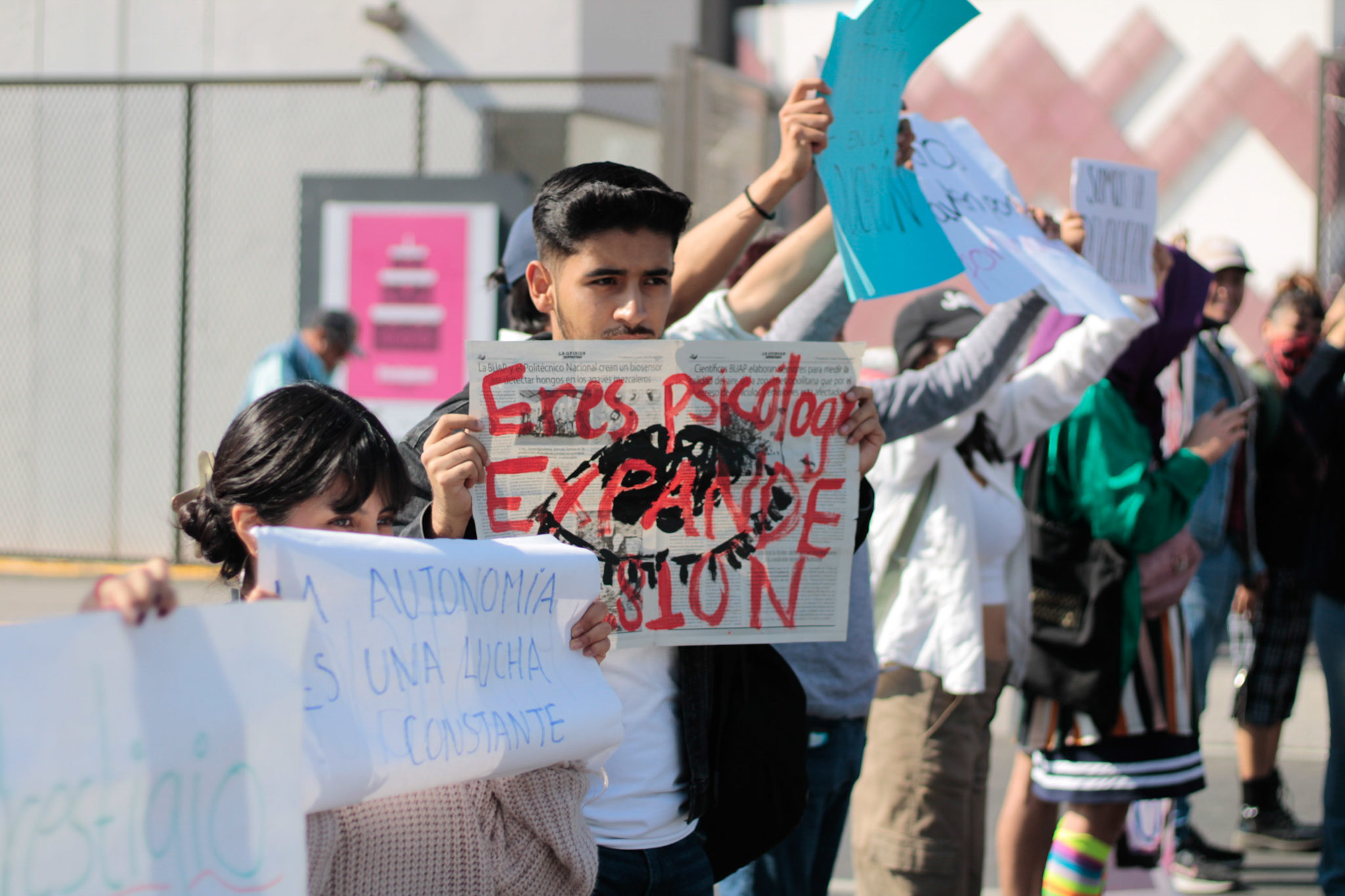 Foto: Cortesía Estudiantes de Psicología de la BUAP bloquean avenida en protesta por paro activo