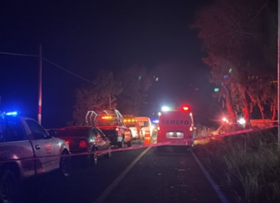 Accidente fatal en Tetla: colectivo choca contra vehículo, hay un muerto.