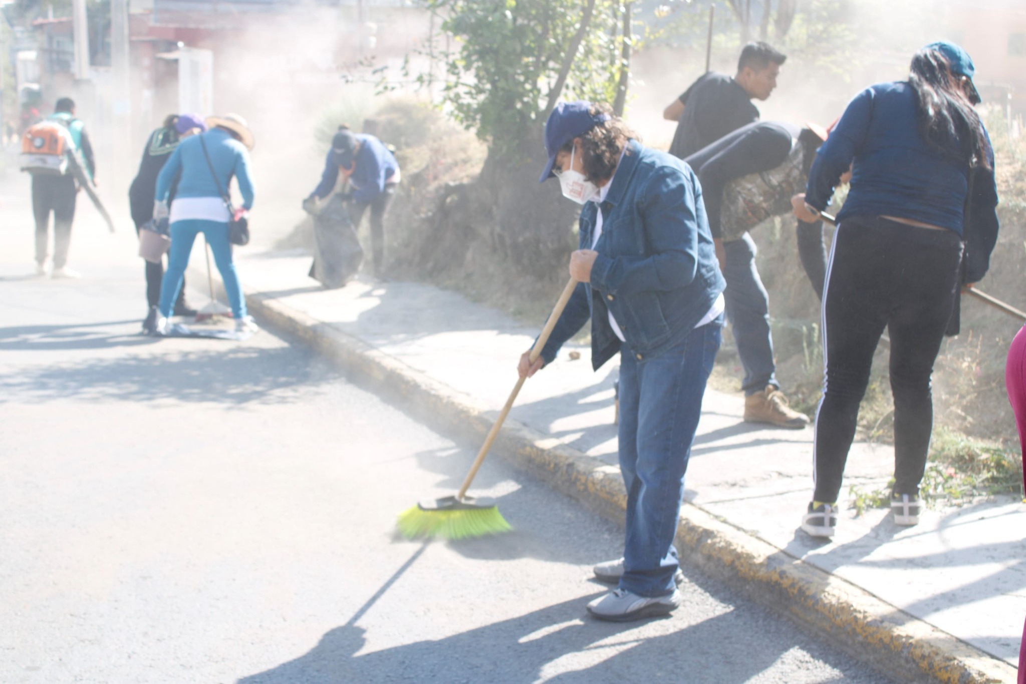 Por: Cortesía Lula Pineda DIF Municipal de Coronango realiza faena comunitaria para mejorar vialidades