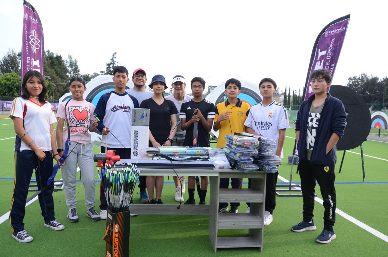 Foto: Cortesía Entrega de material impulsa a jóvenes arqueros de Tlaxcala rumbo a la Olimpiada
