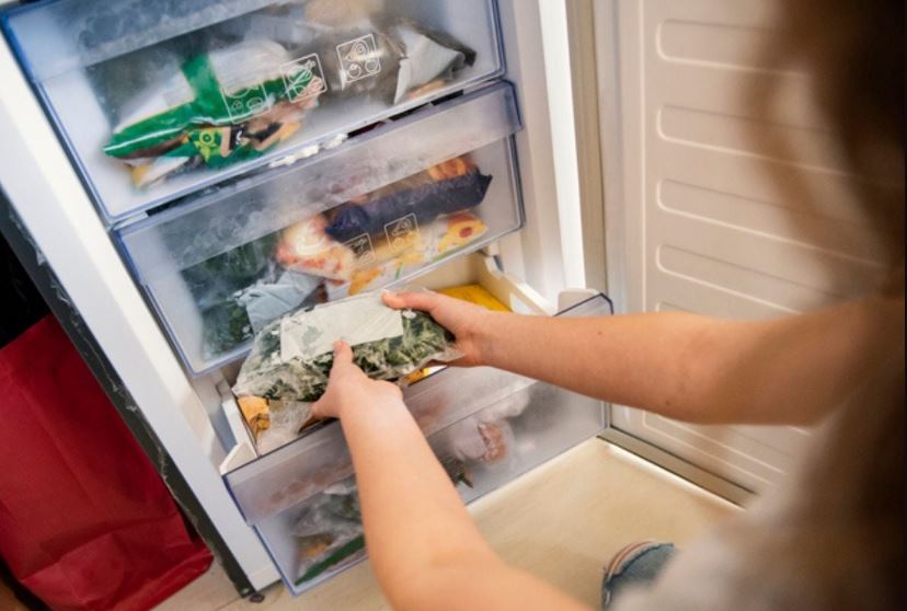 Foto: Cortesía Por qué no debes guardar comida en bolsas de plástico en el refrigerador