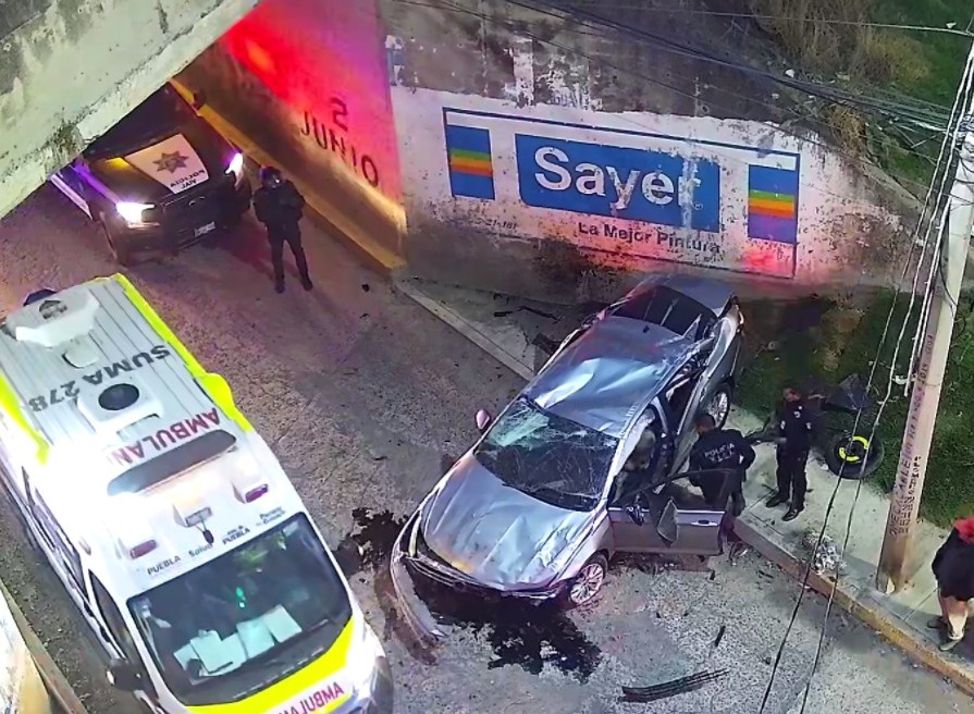 Por: Cortesía Lula Pineda Accidente en Cuautlancingo deja  solo daños materiales