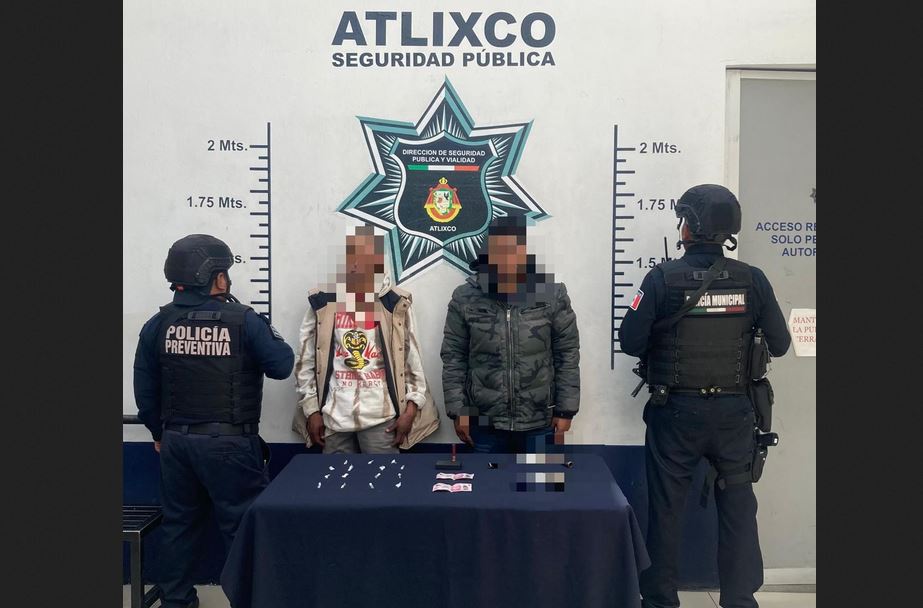 Foto: Cortesía Detienen en Atlixco a dos hombres con drogas, arma y moto robada