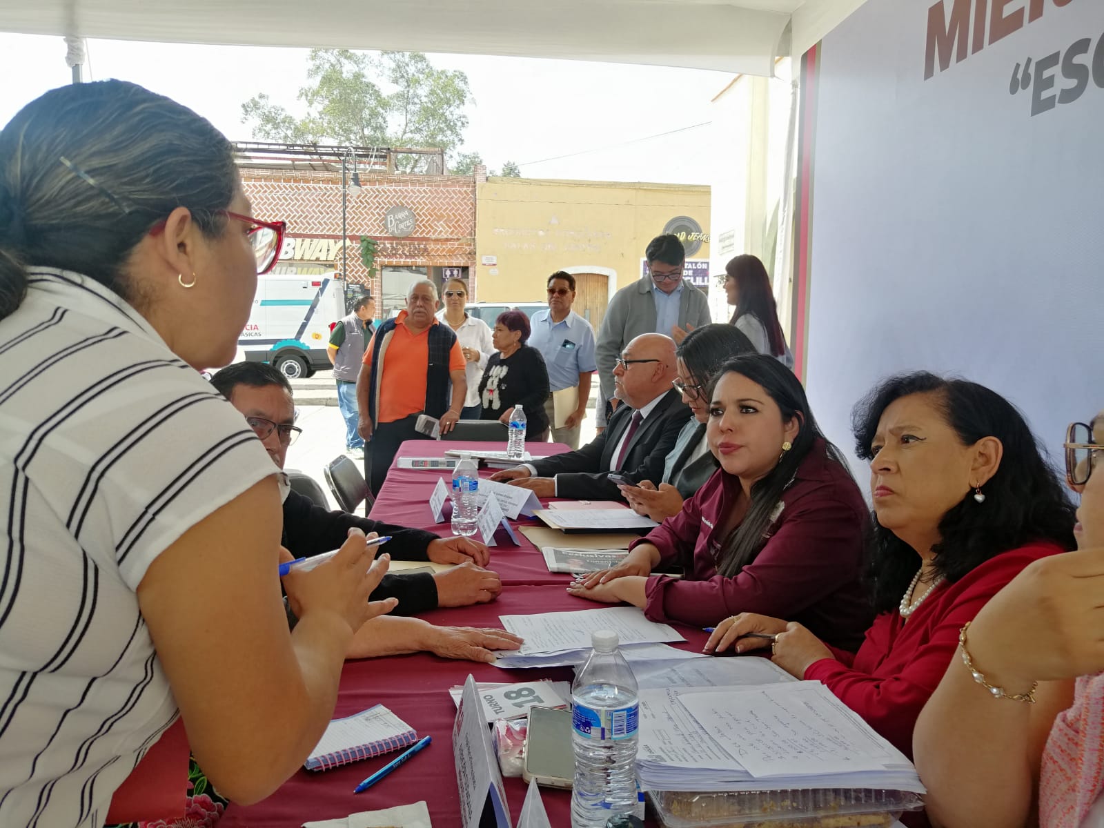 Por: Cortesía Lula Pineda Entrega Tonantzin Fernández armamento a la SSC : Escuchando a Cholula