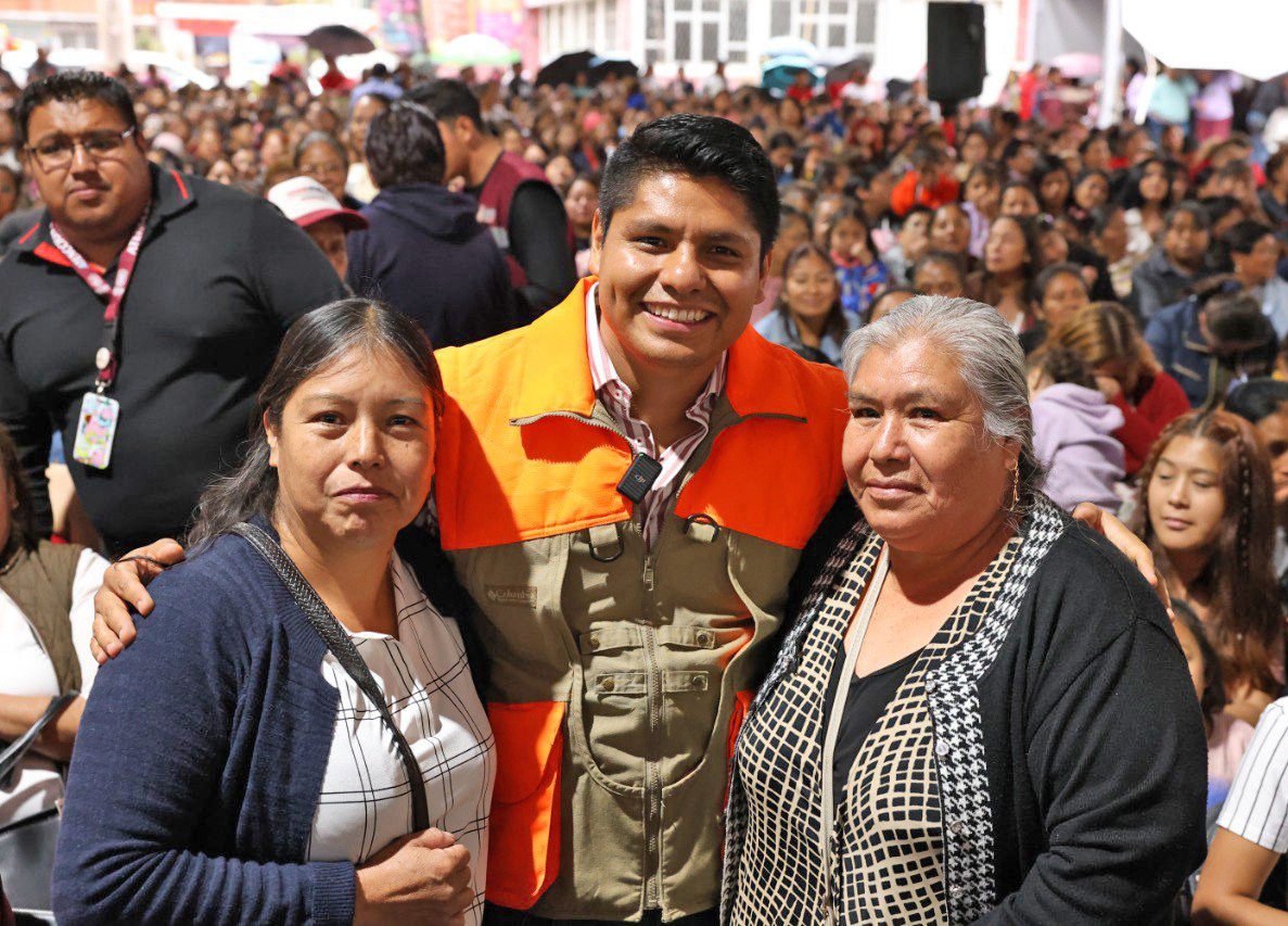 Encabeza Omar Muñoz junto a Tere Alfaro, gran celebración por el “Día de las Madres” 