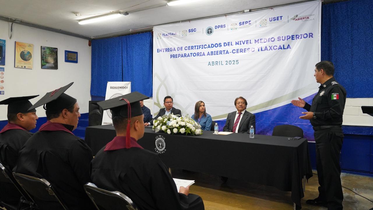 Tlaxcala entrega certificados de preparatoria a personas en reclusión