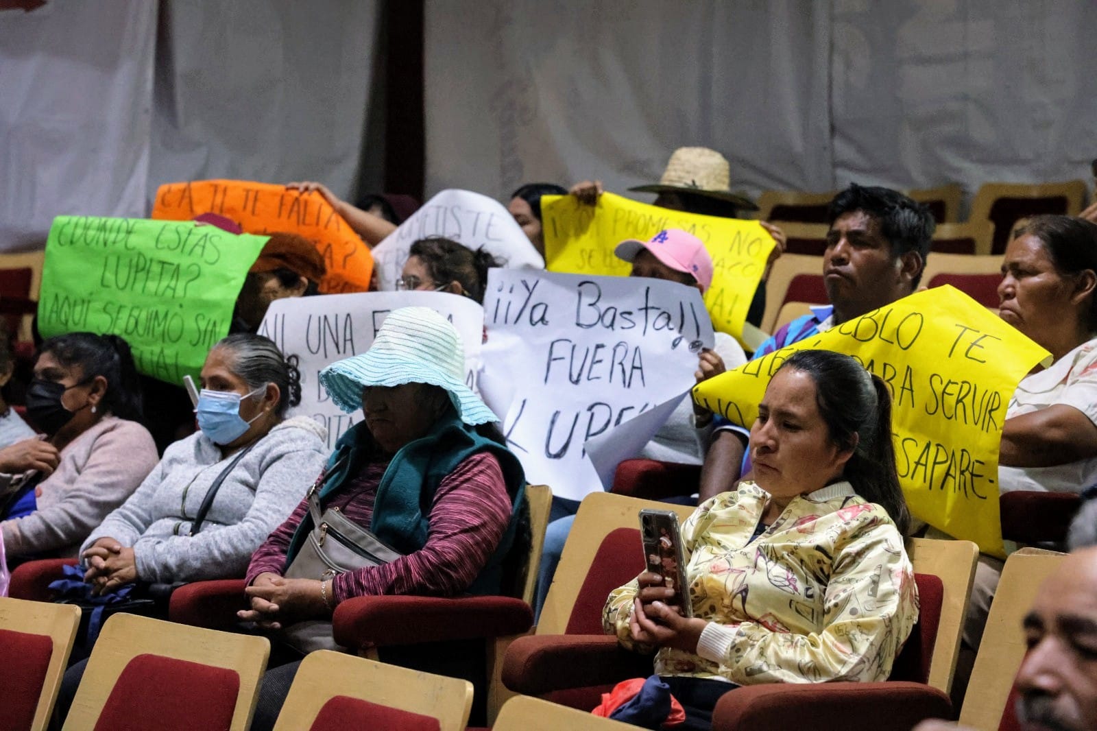 Comunicado oficial Omar Muñoz atiende a colonos inconformes con el desabasto de agua