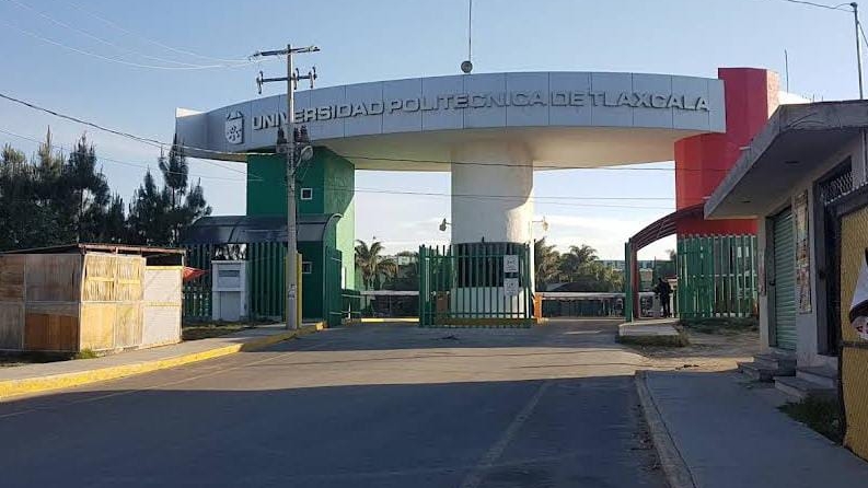 Foto: Cortesía Exigen estudiantes de la UPTx entrega de títulos y rendición de cuentas