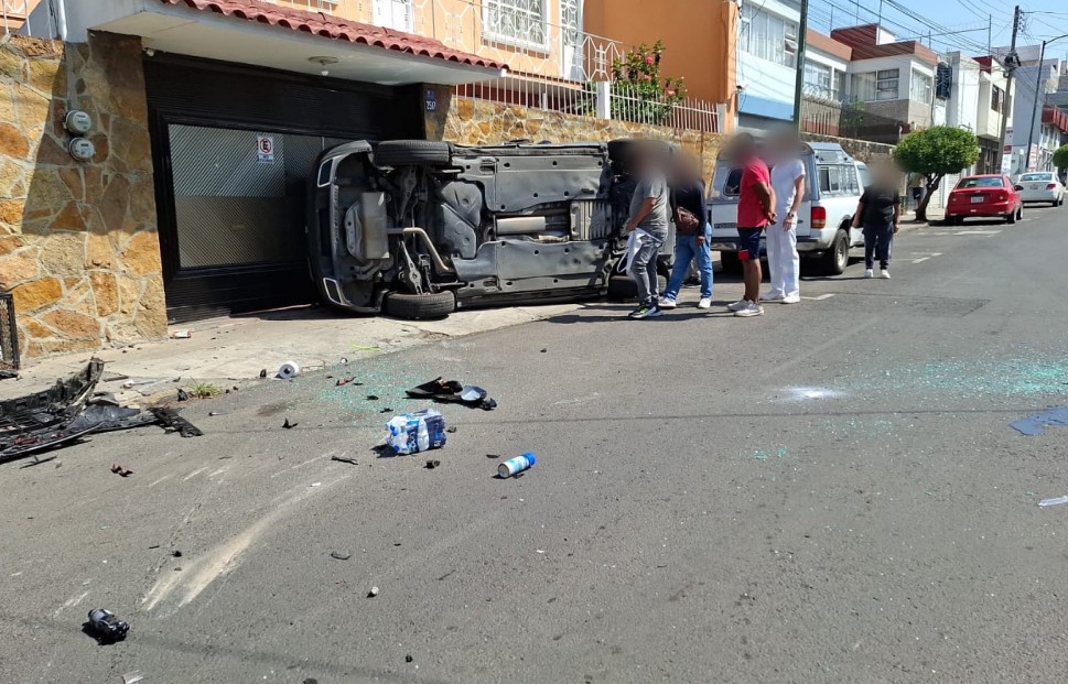 Foto: Cortesía Accidente en Chula Vista: camioneta termina volcada tras fuerte choque