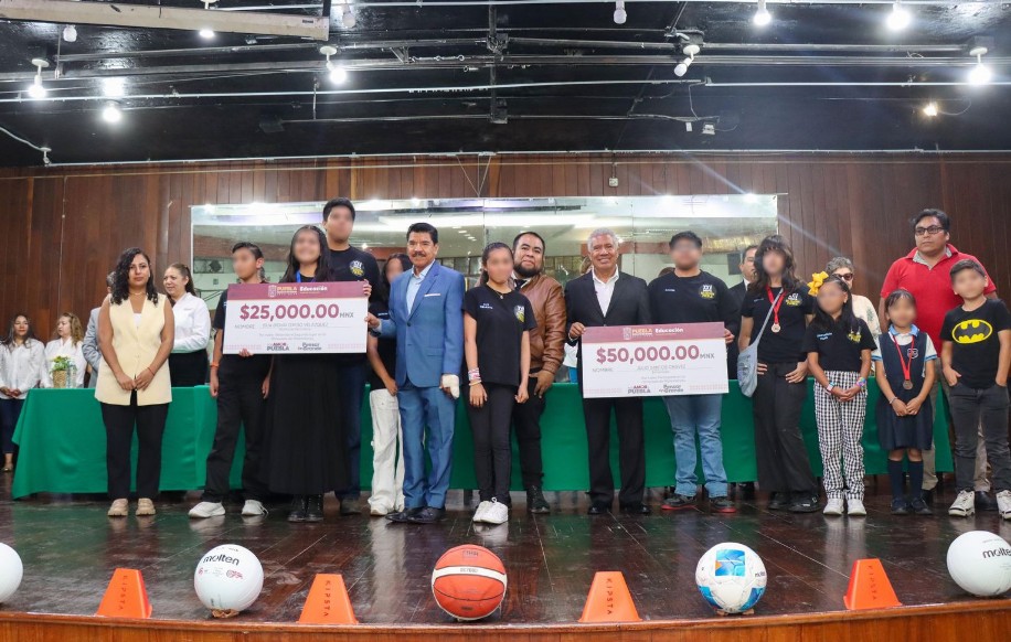 Foto: Cortesía Puebla premia el talento académico y deportivo de su juventud
