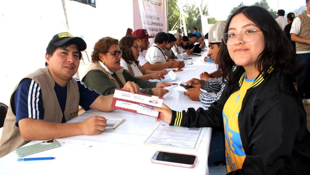 Más de 2 mil estudiantes de Tlaxcala reciben beca federal educativa