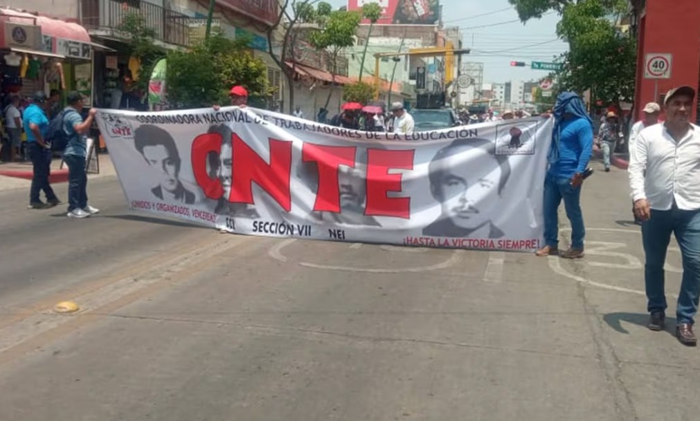 Foto: Cortesía Maestros exigen salario digno y diálogo en plantón frente a Palacio