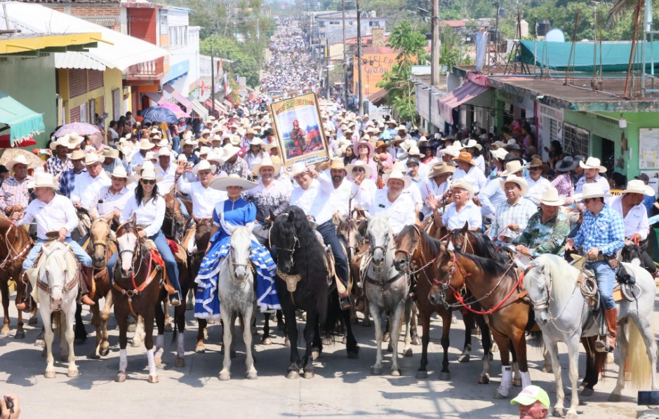 Foto: Cortesía Más de 3 mil jinetes recorren Francisco Z. Mena con espíritu de tradición