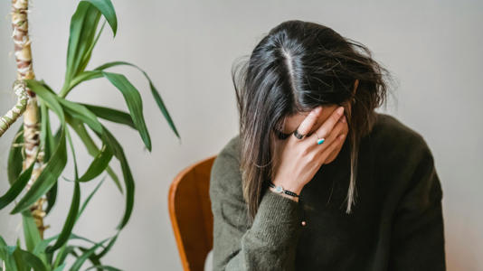 Merodeo: Esta insidiosa técnica de manipulación que te hace dudar de ti mismo