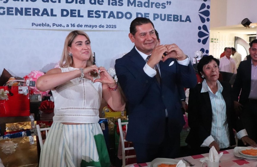 Foto: Cortesía Reconocen a madres de la Fiscalía de Puebla por su compromiso y vocación