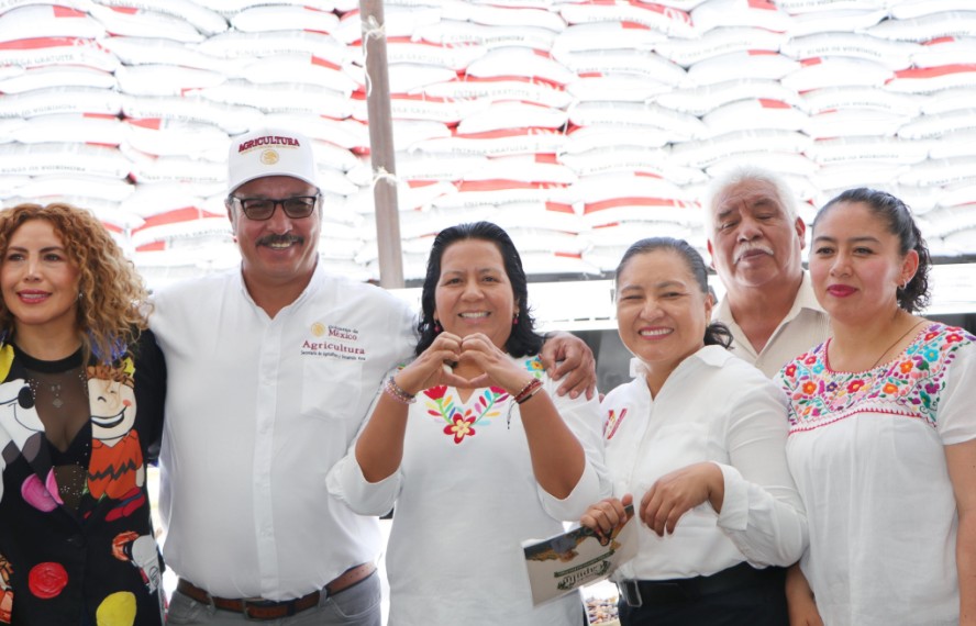 Foto: Cortesía Impulsan al campo poblano con fertilizante gratuito