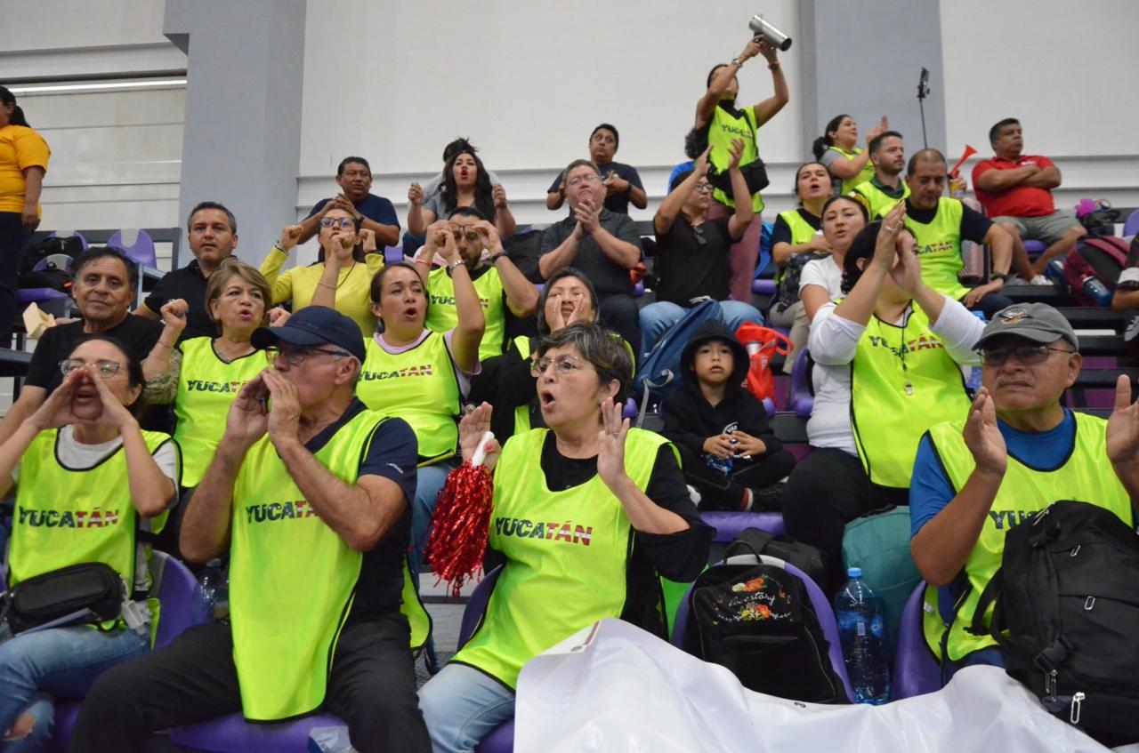 Padres llenan de emoción Apizaco en Olimpiada CONADE 2025