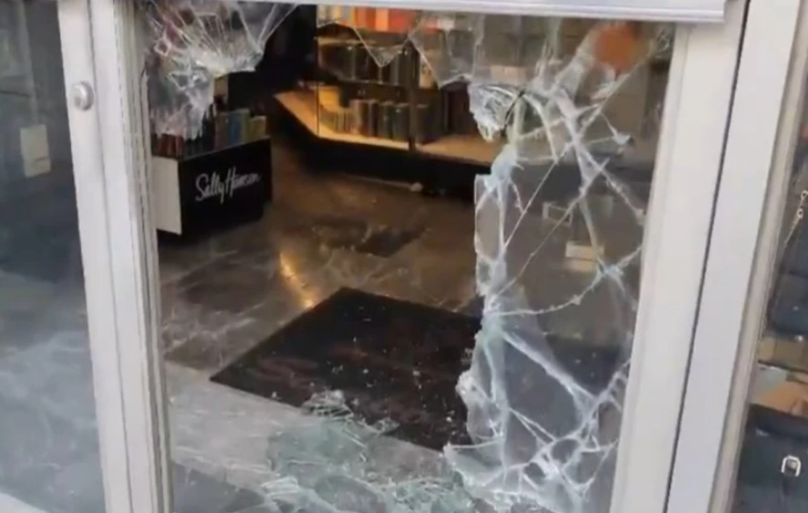 Foto: Cortesía Sanborns del Centro Histórico sufre cristalazo durante la madrugada